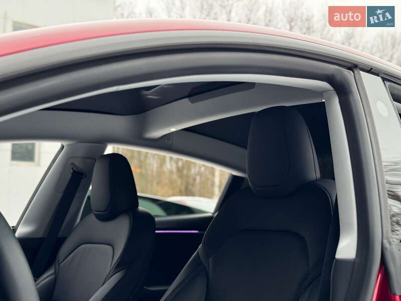 Седан Tesla Model 3 2024 в Киеве