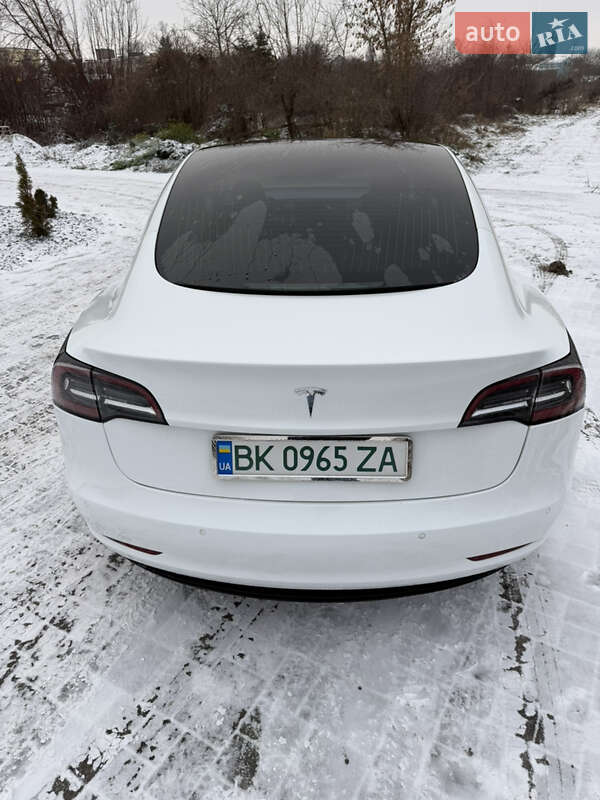 Седан Tesla Model 3 2019 в Ровно