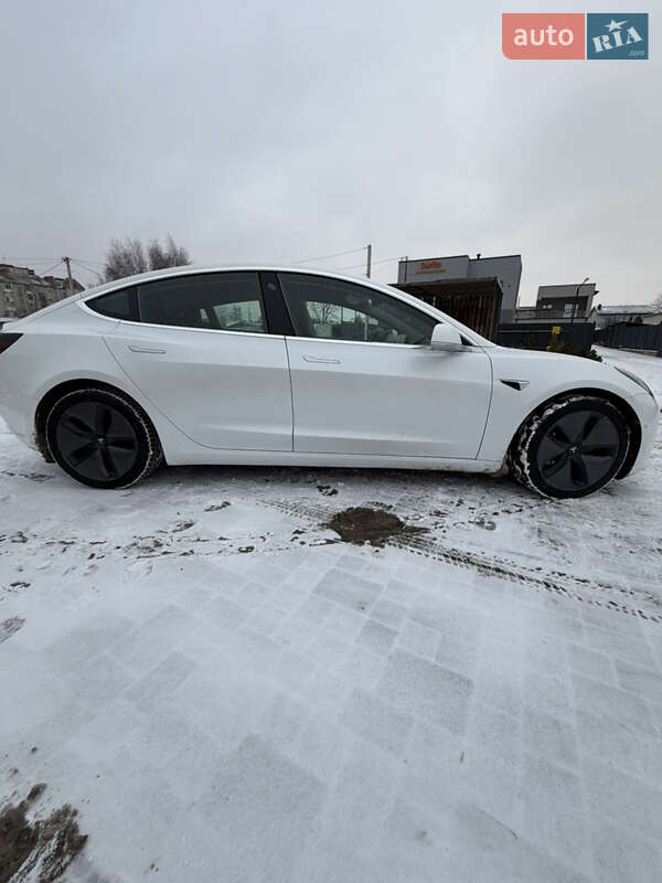 Седан Tesla Model 3 2019 в Ровно