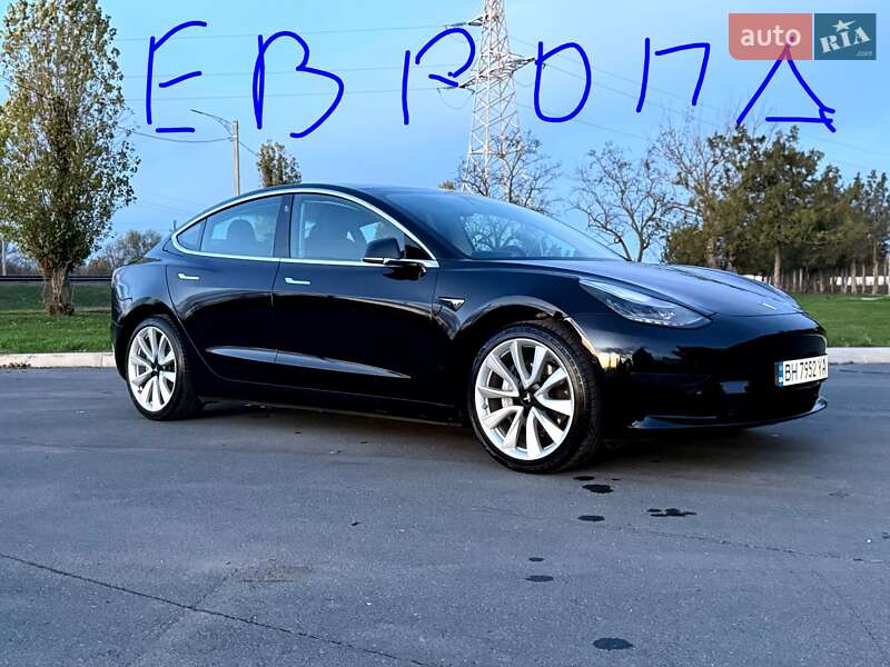 Седан Tesla Model 3 2019 в Измаиле