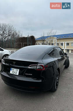 Седан Tesla Model 3 2022 в Киеве
