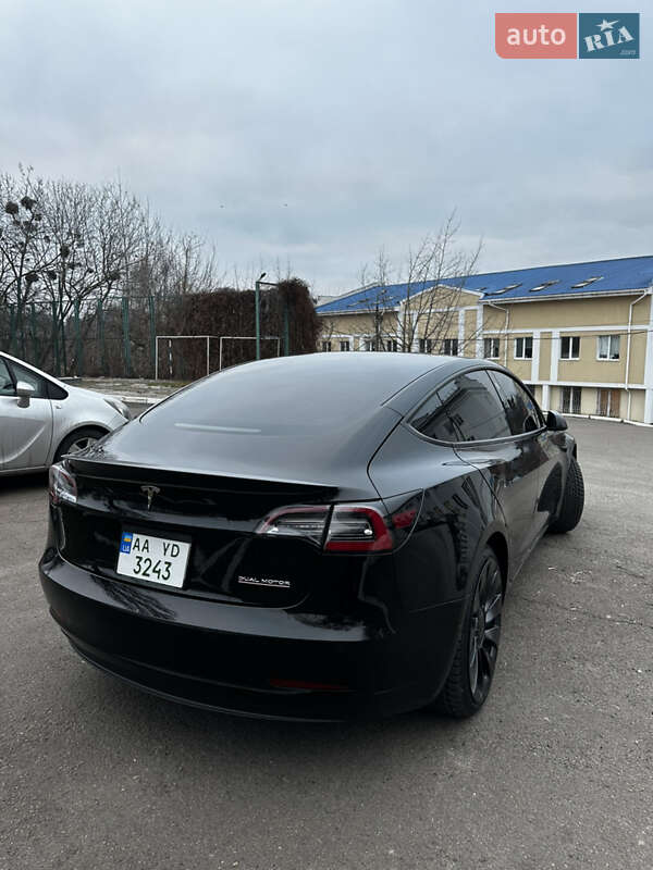 Седан Tesla Model 3 2022 в Киеве