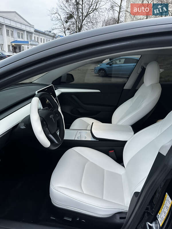 Седан Tesla Model 3 2022 в Киеве