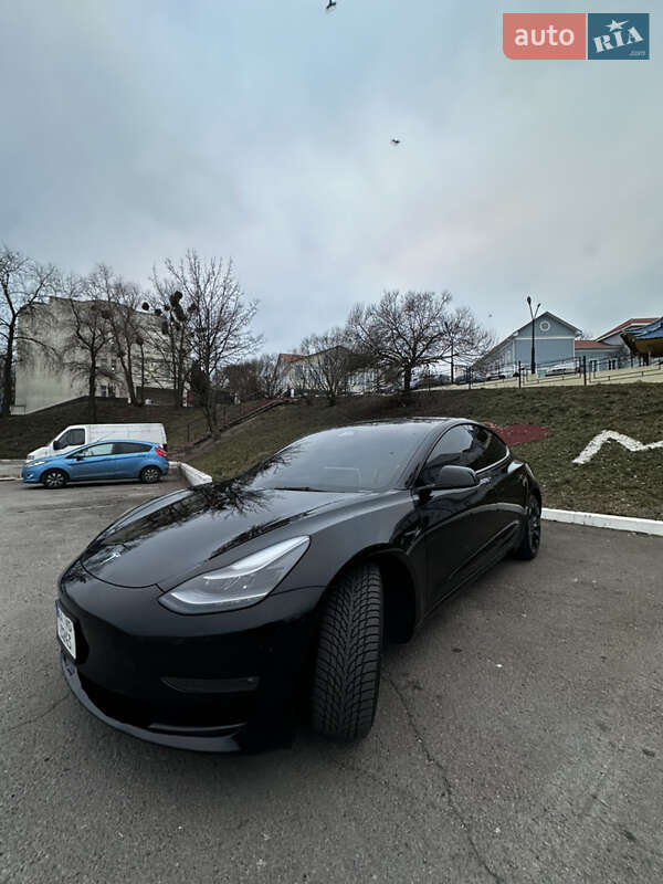 Седан Tesla Model 3 2022 в Киеве