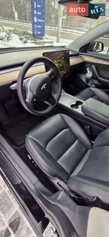 Седан Tesla Model 3 2023 в Днепре