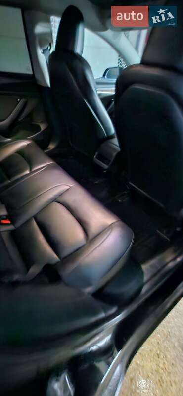 Седан Tesla Model 3 2023 в Днепре