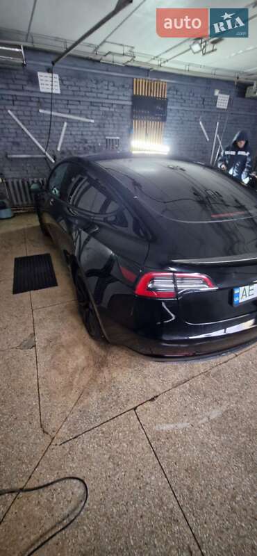 Седан Tesla Model 3 2023 в Днепре