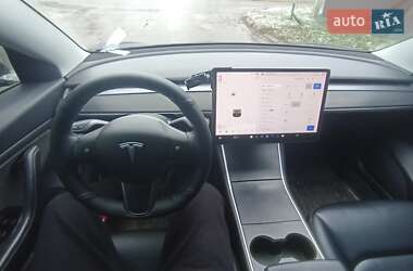 Седан Tesla Model 3 2019 в Володимирі