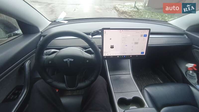 Седан Tesla Model 3 2019 в Володимирі
