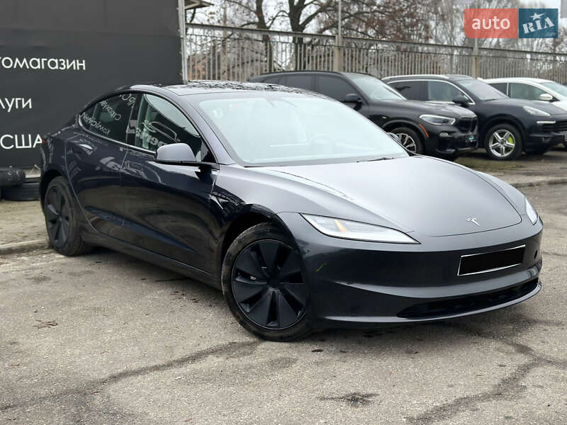 Tesla Model 3 2024