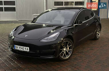 Седан Tesla Model 3 2020 в Рівному