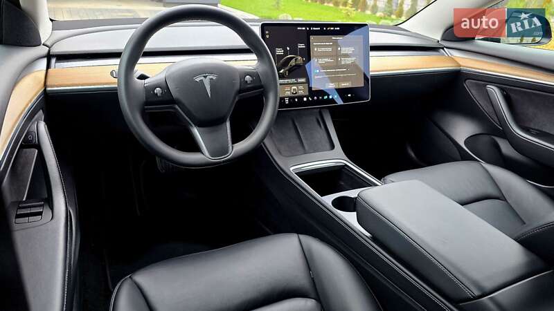 Седан Tesla Model 3 2021 в Ивано-Франковске