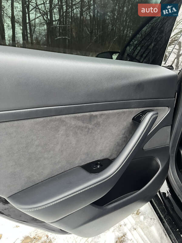 Седан Tesla Model 3 2020 в Коломые