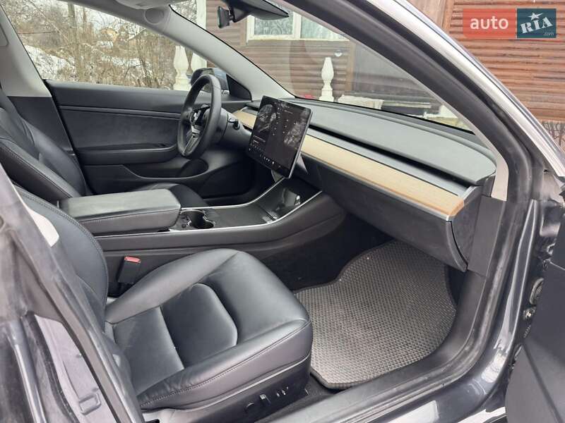 Седан Tesla Model 3 2020 в Киеве