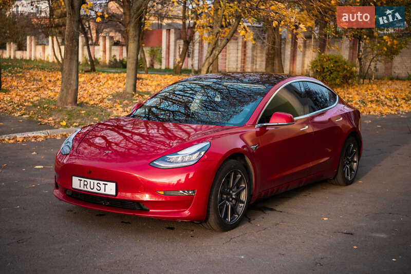 Седан Tesla Model 3 2018 в Львові