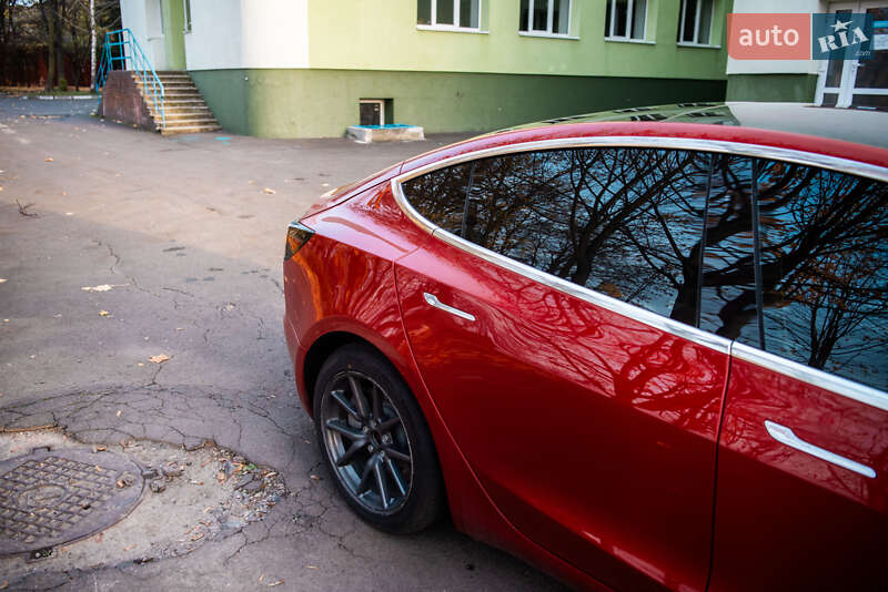 Седан Tesla Model 3 2018 в Львові