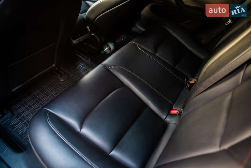 Седан Tesla Model 3 2018 в Львові