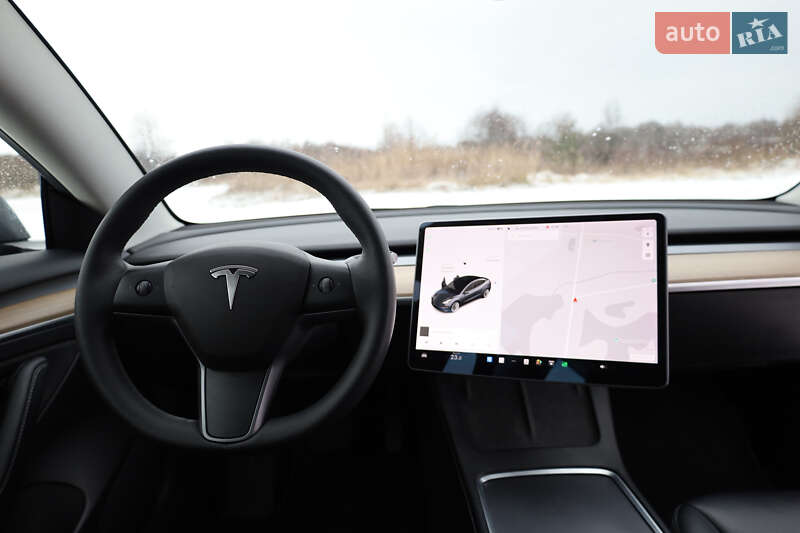 Седан Tesla Model 3 2021 в Новояворовске