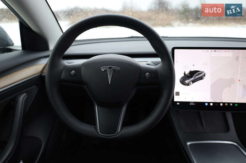 Седан Tesla Model 3 2021 в Новояворовске