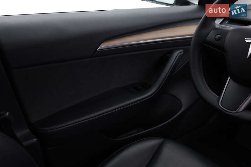 Седан Tesla Model 3 2021 в Новояворовске