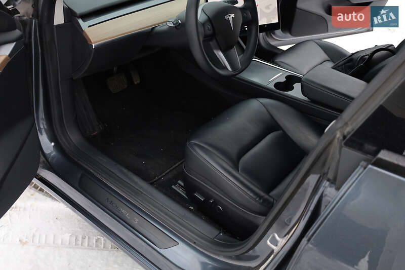 Седан Tesla Model 3 2021 в Новояворовске
