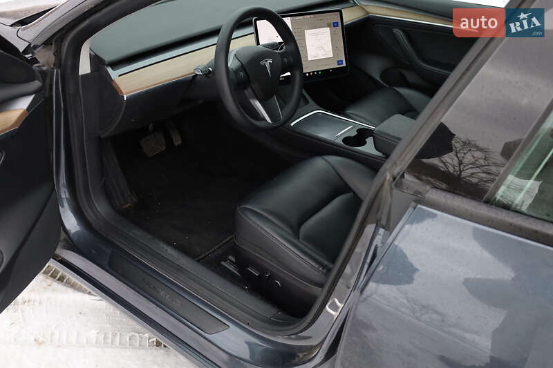 Седан Tesla Model 3 2021 в Новояворовске