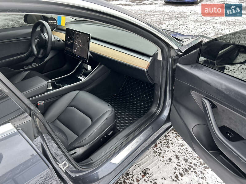 Седан Tesla Model 3 2020 в Сокалі