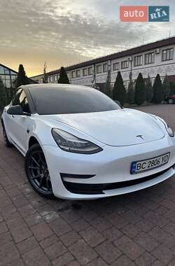 Седан Tesla Model 3 2020 в Стрию