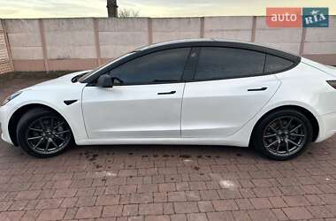 Седан Tesla Model 3 2020 в Стрые