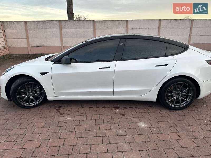 Седан Tesla Model 3 2020 в Стрые