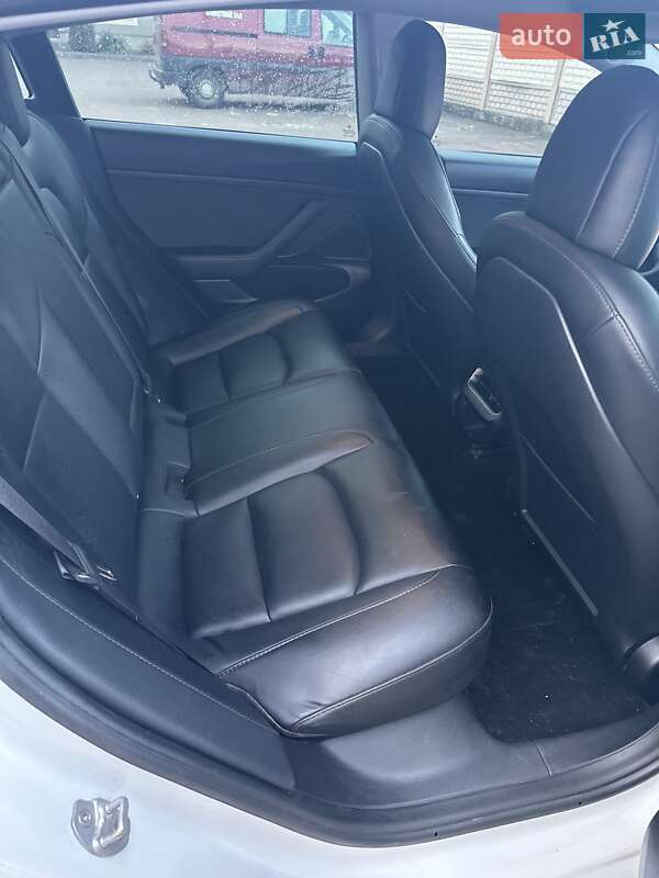 Седан Tesla Model 3 2020 в Стрые
