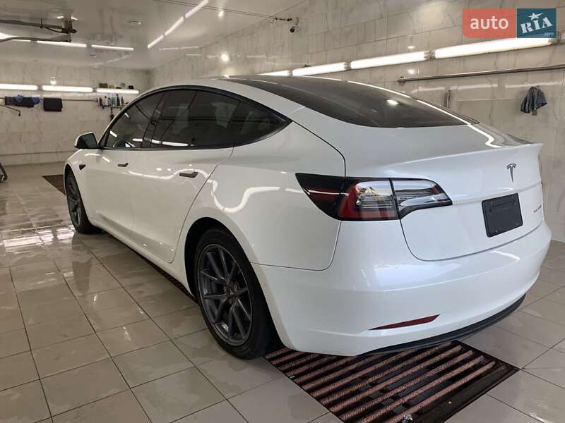 Седан Tesla Model 3 2021 в Нових Санжарах