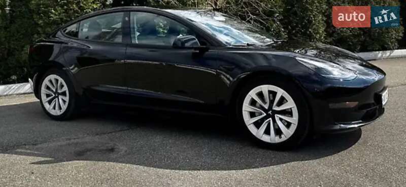 Седан Tesla Model 3 2021 в Киеве