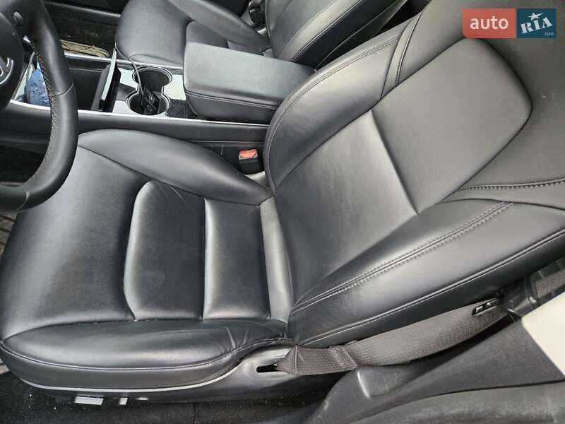 Седан Tesla Model 3 2020 в Снятине