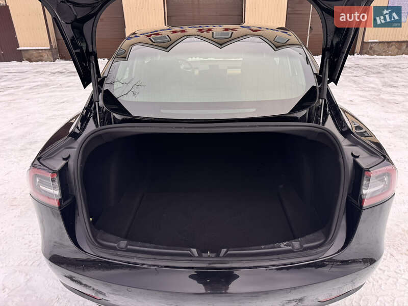 Седан Tesla Model 3 2018 в Киеве