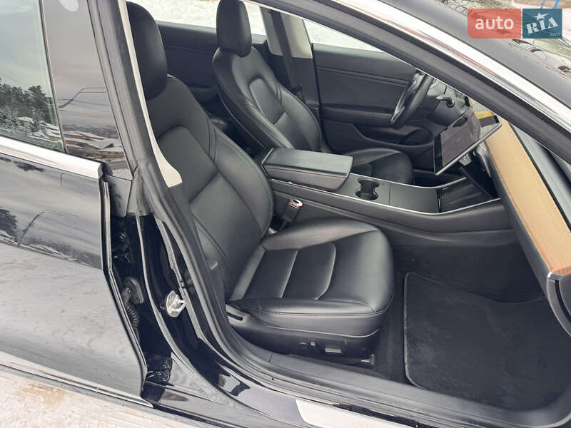 Седан Tesla Model 3 2018 в Киеве