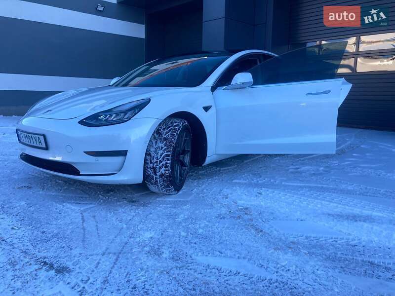 Седан Tesla Model 3 2019 в Киеве
