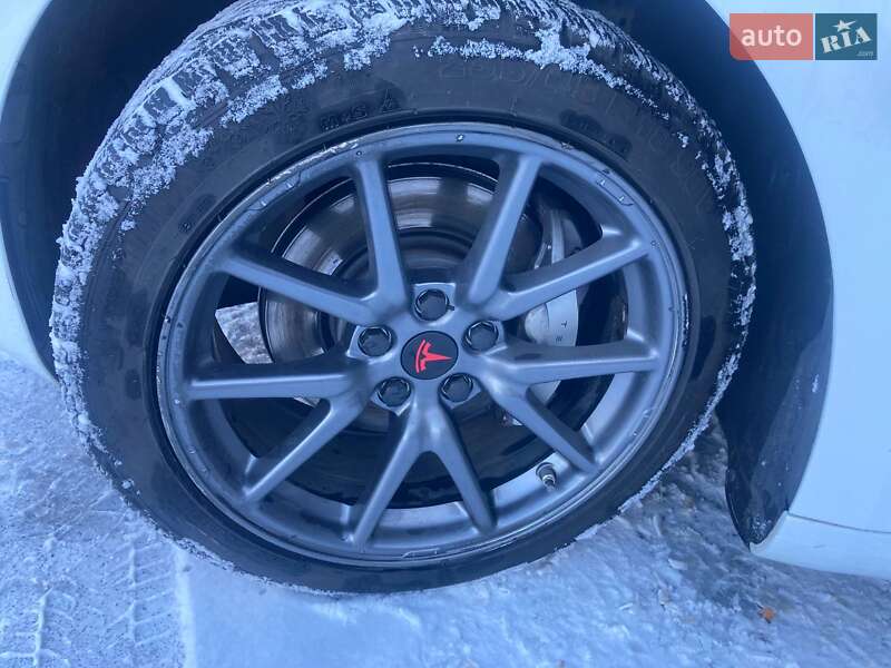 Седан Tesla Model 3 2019 в Киеве