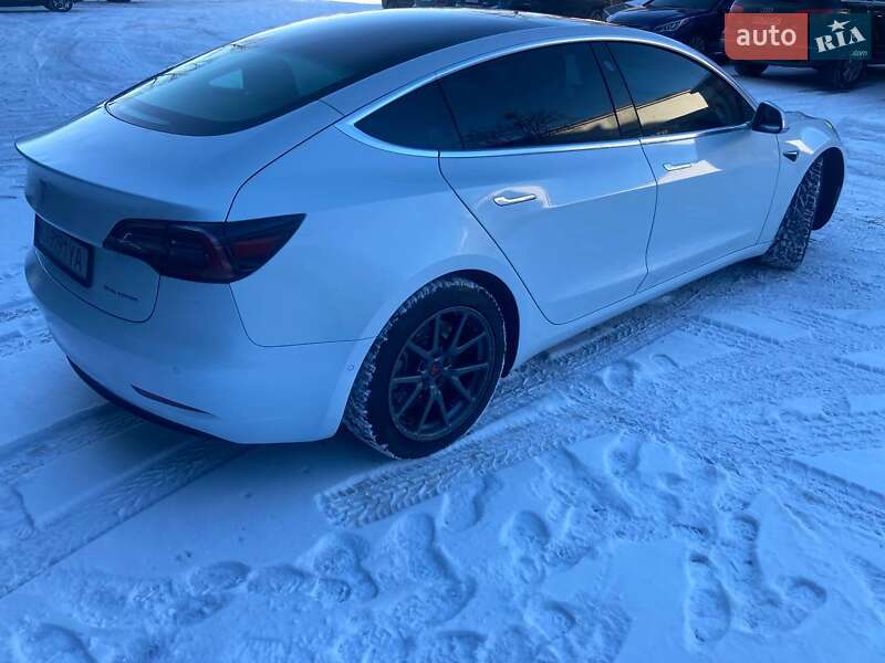 Седан Tesla Model 3 2019 в Киеве