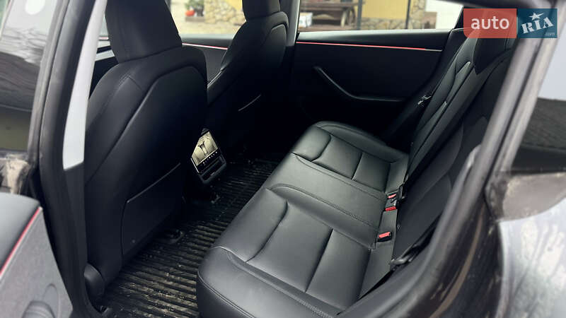 Седан Tesla Model 3 2024 в Кременці