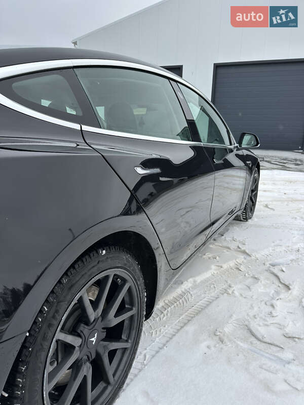 Седан Tesla Model 3 2019 в Киеве фото 36 Седан Tesla Model 3 2019 в Киеве