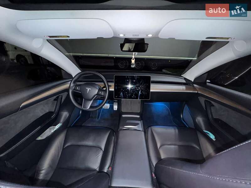 Седан Tesla Model 3 2021 в Великих Мостах