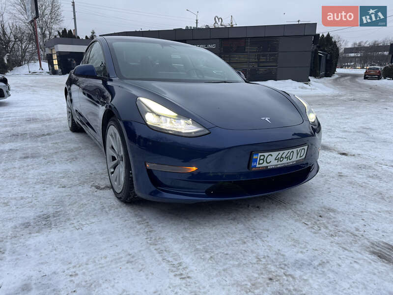 Седан Tesla Model 3 2022 в Львове
