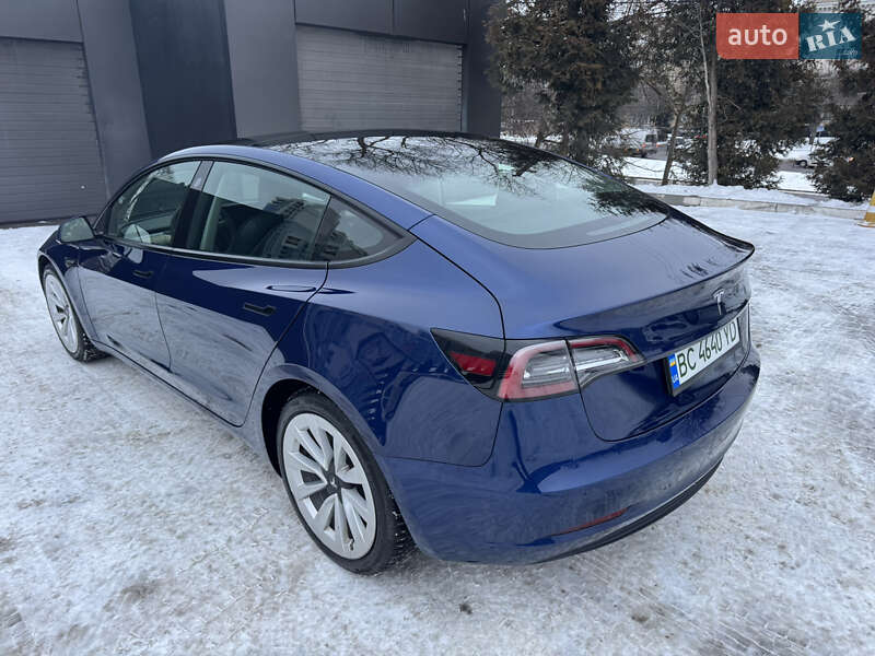 Седан Tesla Model 3 2022 в Львове