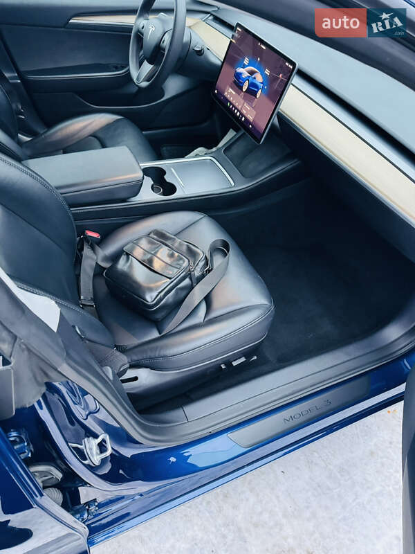 Седан Tesla Model 3 2022 в Львове