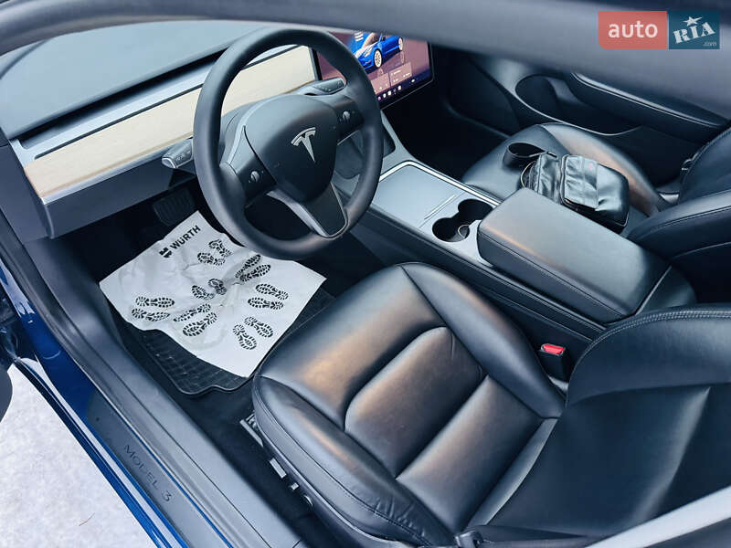 Седан Tesla Model 3 2022 в Львове