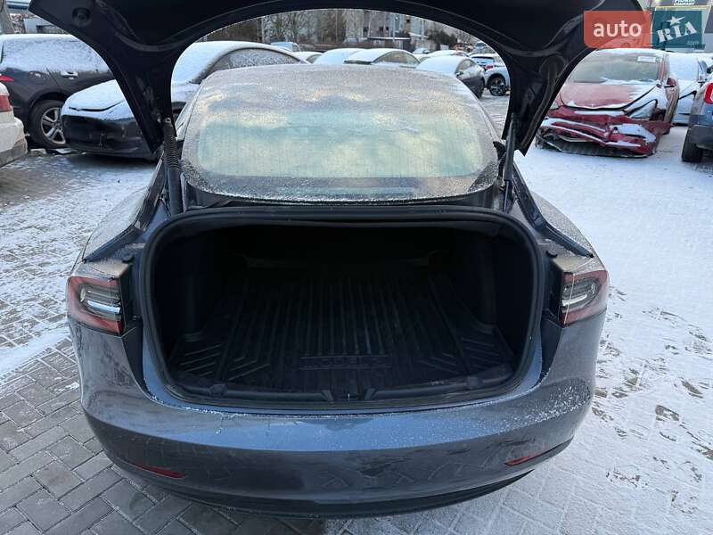 Седан Tesla Model 3 2021 в Луцке