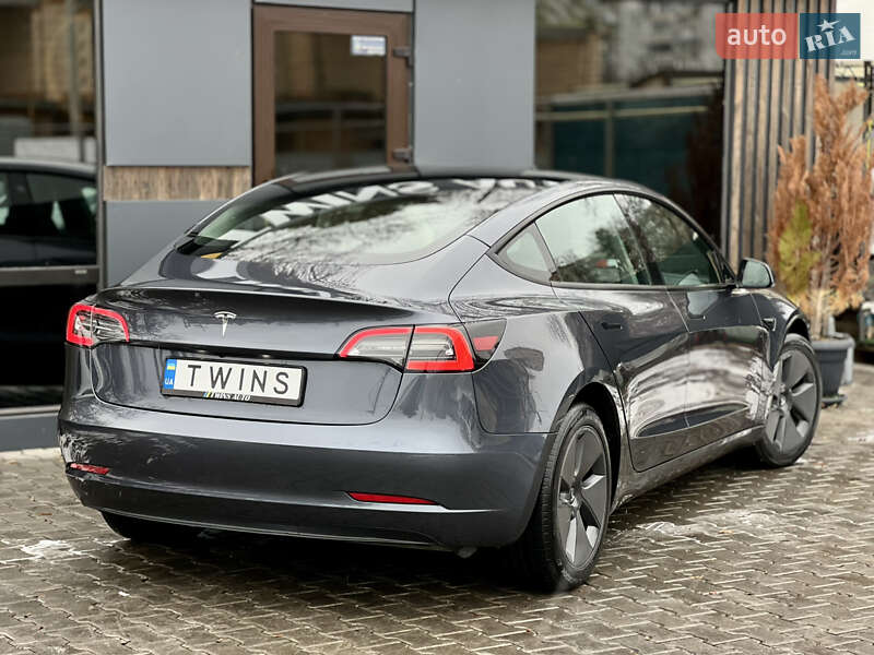Седан Tesla Model 3 2023 в Одессе