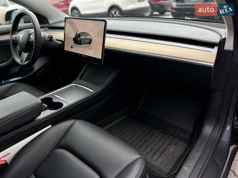 Седан Tesla Model 3 2023 в Одессе