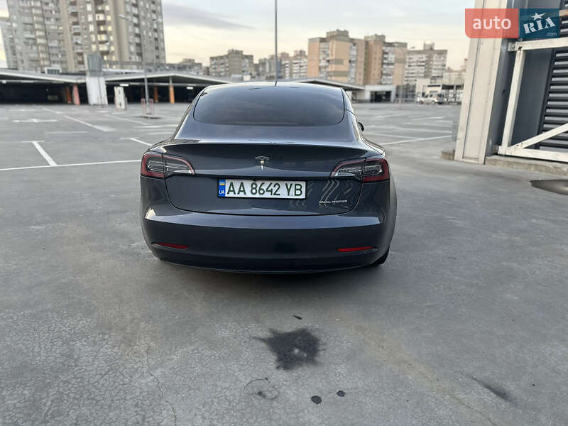 Седан Tesla Model 3 2022 в Киеве